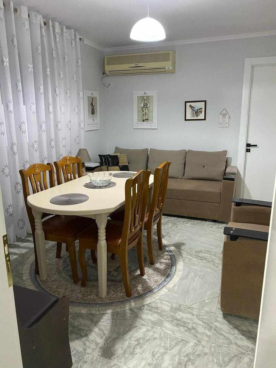 Apartment Robert Center