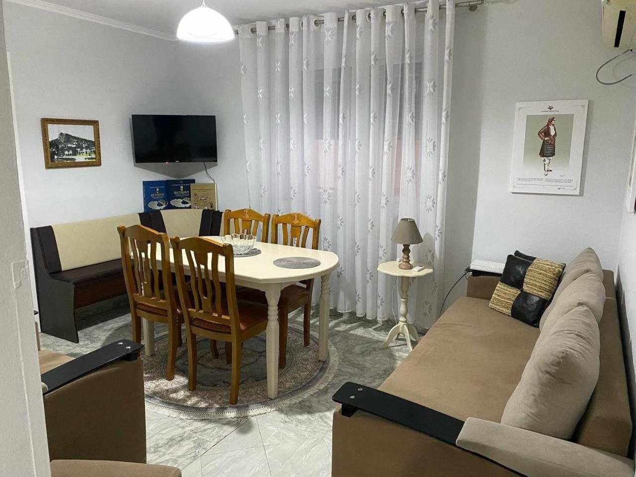 Apartment Robert Center Berat