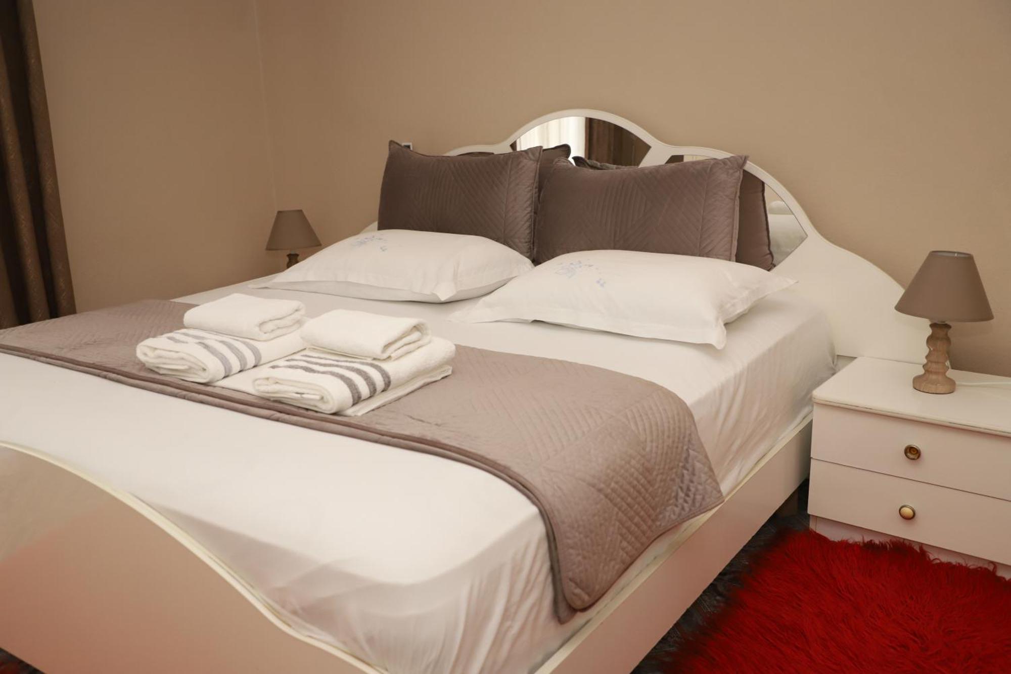 Apartment Robert Center Berat