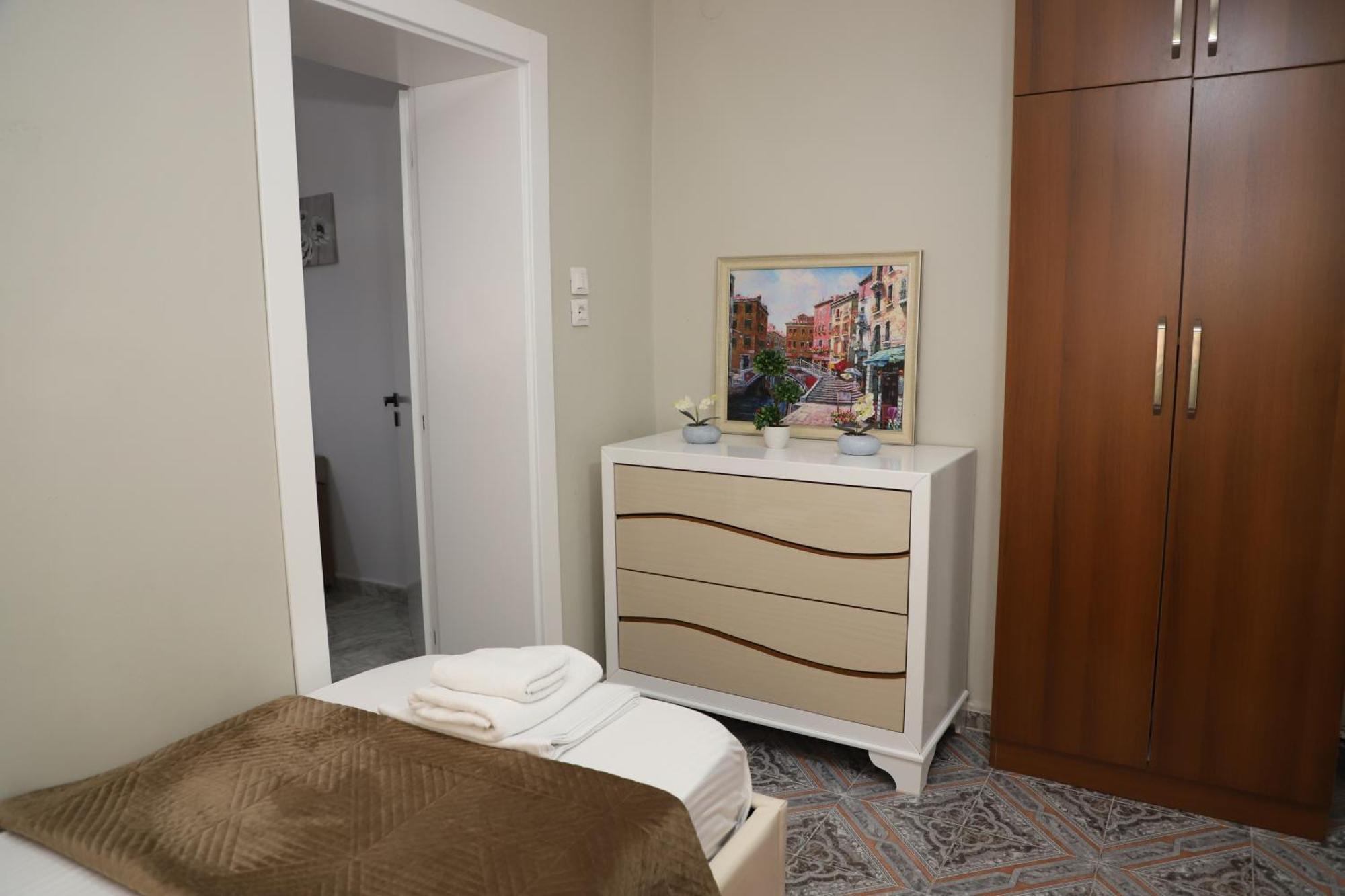 Robert Center Apartment *